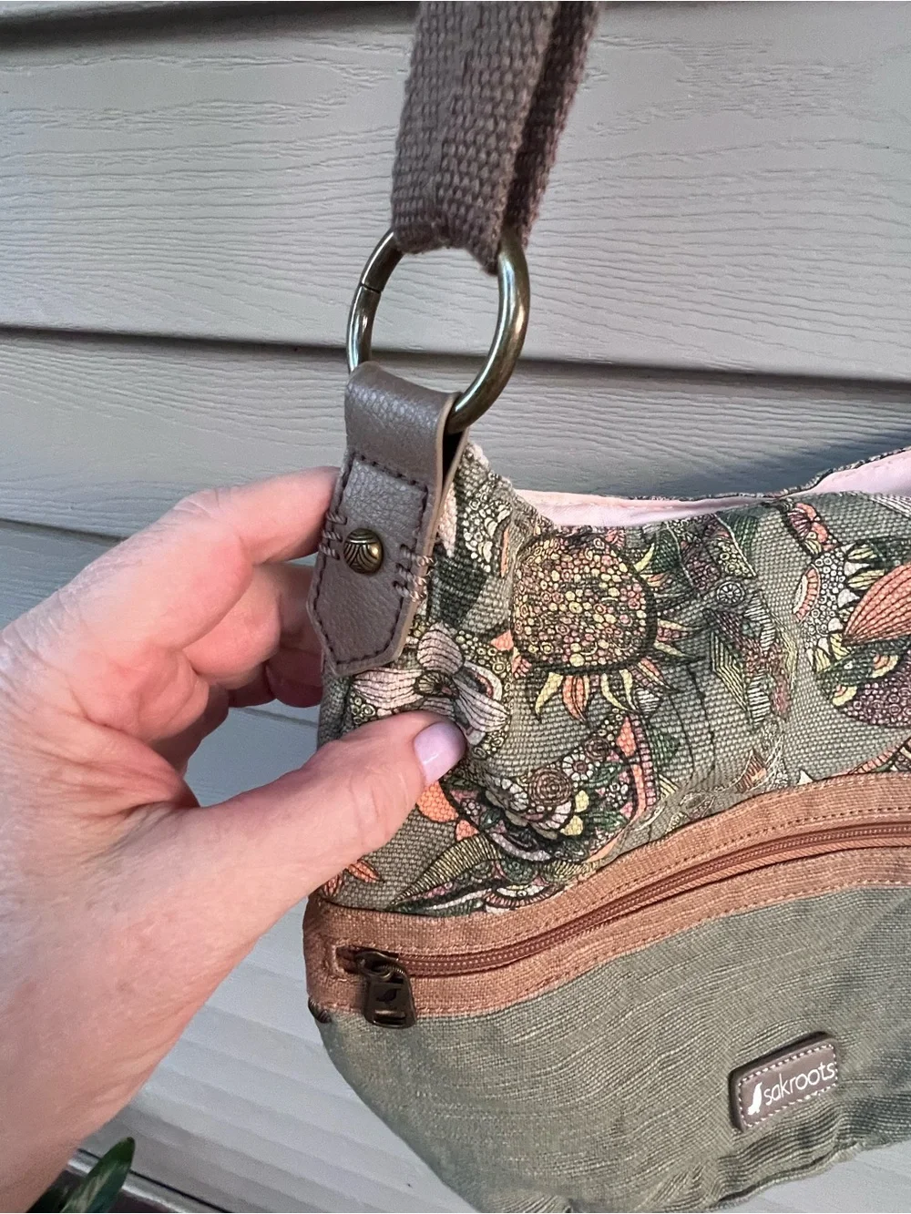 Sakroots - Artist Circle Soft
Crossbody Bag with
Adjustable Strap - OS - Picture 5 of 16